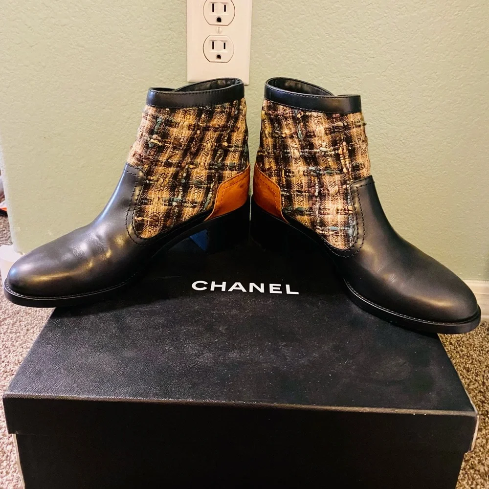 EUC CHANEL Black Lambskin & Tweet Short Ankle Boots